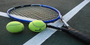 Heavy-Or-Light-Tennis-Racquet